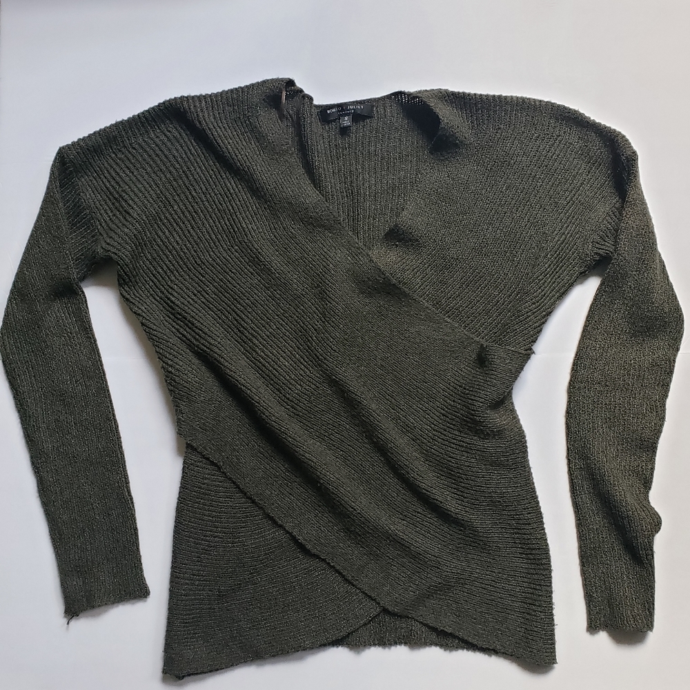 ROMEO AND JULIET army green sweater size small